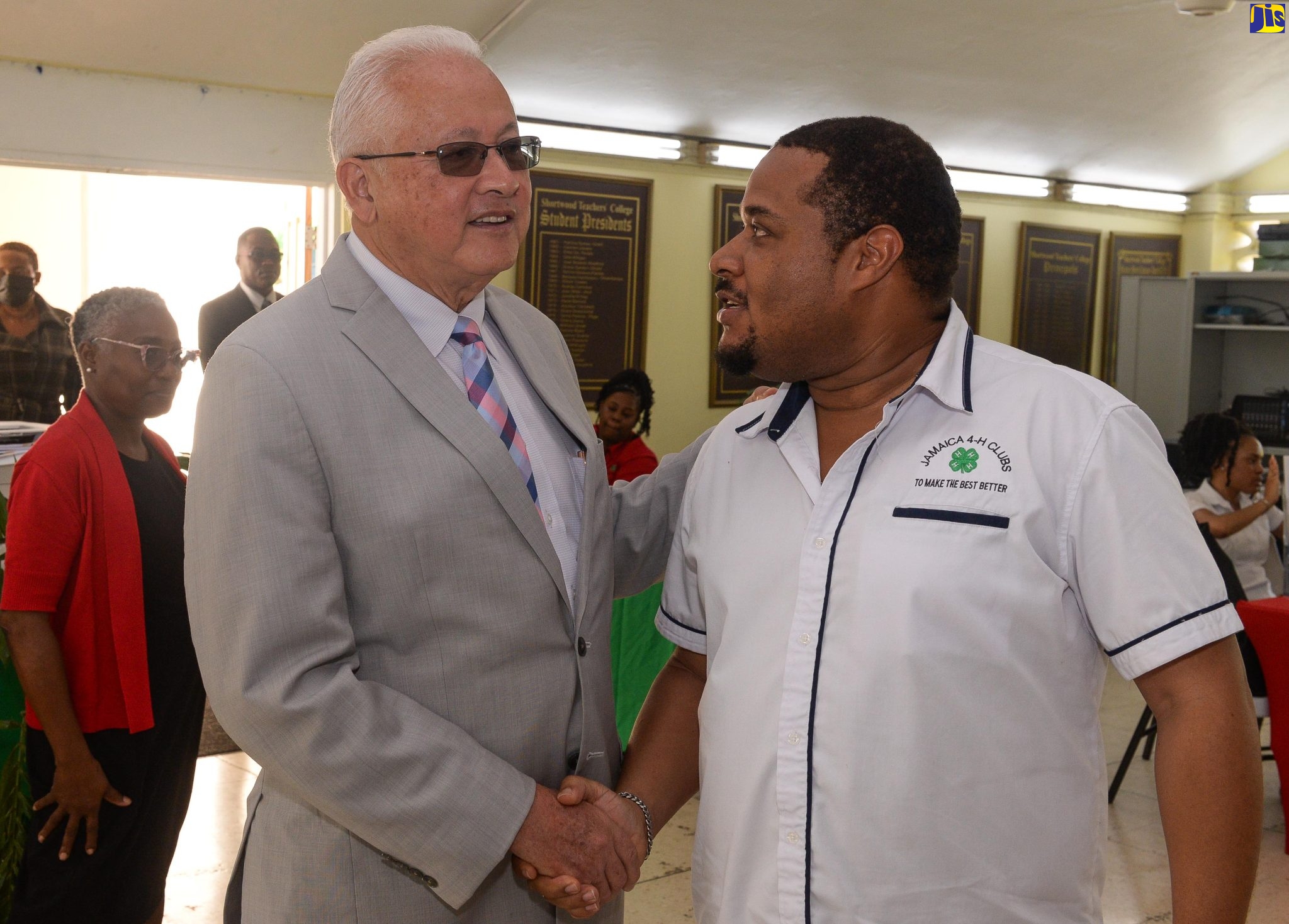 Justice Minister and Member of Parliament for St. Andrew North Eastern, Hon. Delroy Chuck (left), greets Jamaica 4-H Clubs Board Chairman, Collin Virgo, during ‘A Conversation with the Minister’ forum, held at Shortwood Teachers’ College on Tuesday (November 29). The event provided an opportunity for agricultural science and food and nutrition teachers to discuss the national ‘Grow Smart, Eat Smart’ campaign with Agriculture and Fisheries Minister, Hon. Pearnel Charles Jr.