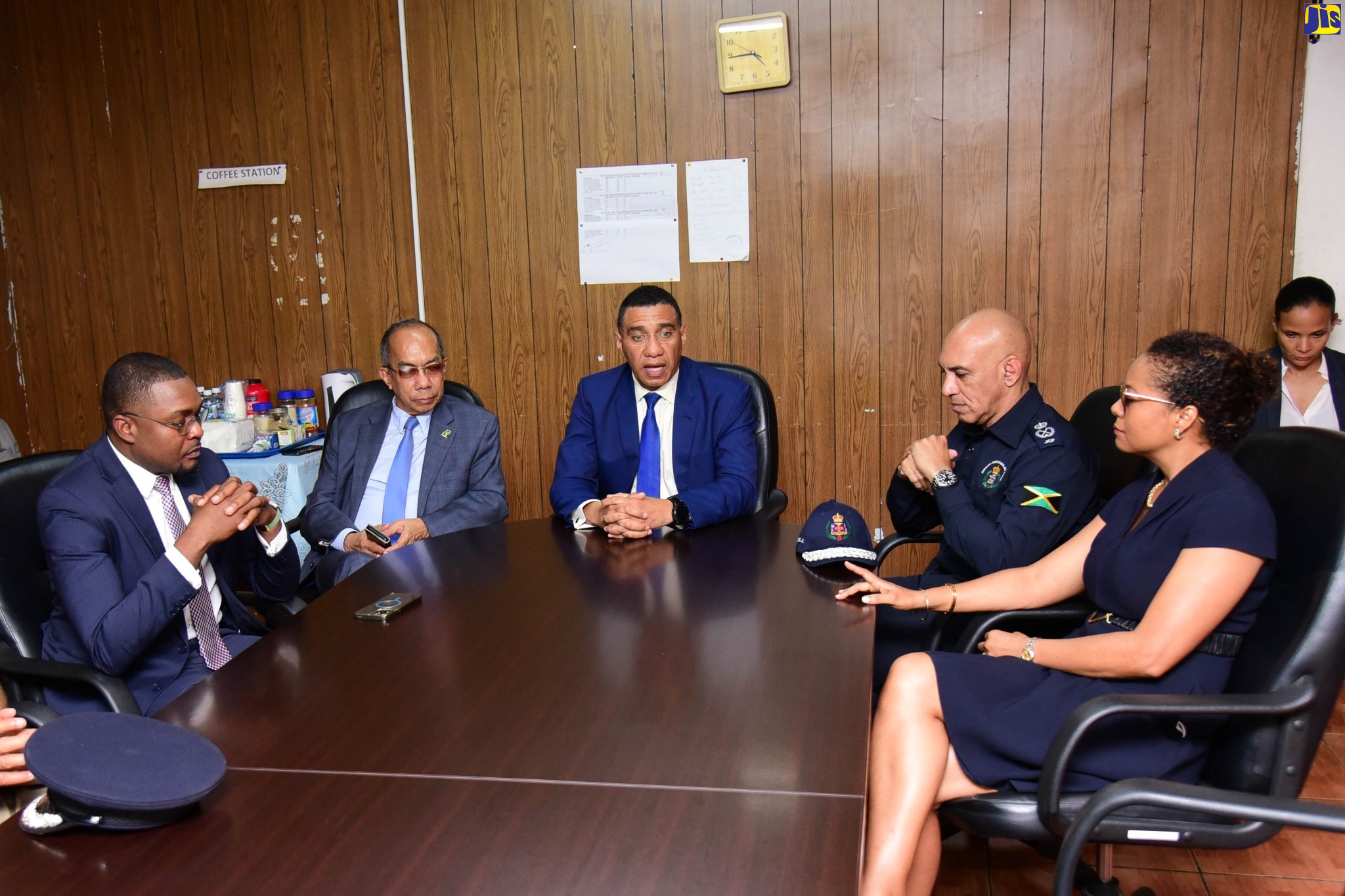 Prime Minister, the Most Hon. Andrew Holness (centre), addresses a meeting at the Jamaica Constabulary Force (JCF) Harman Barracks, Area Four Headquarters in Kingston on Monday (November 28). Listening (from left) are Minister of State in the Office of the Prime Minister (OPM) with Responsibility for Information, Hon. Robert Morgan; National Security Minister, Hon. Dr. Horace Chang; Commissioner of Police, Major General Antony Anderson; and Minister of Legal and Constitutional Affairs, Hon. Marlene Malahoo Forte. The meeting was followed by a visit with members of the security forces stationed at a state of public emergency (SOE) checkpoint in the Kingston Eastern Division.