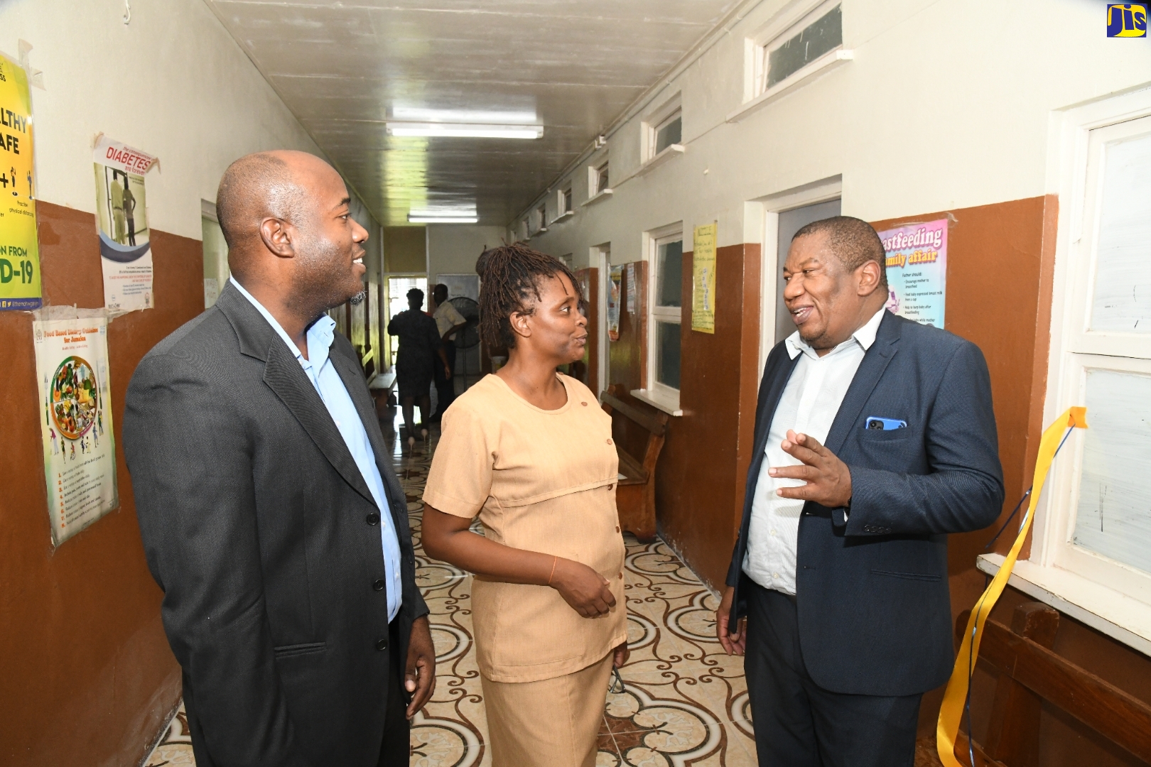 Regional Director at the Southern Regional Health Authority (SRHA), Michael Bent (right), is in discussion with Civil Servant of the Year in the middle management category, Ronald Frue, and Public Health Nurse, Shefaneese Knight, during the recent handover of refurbished facilities at the Racecourse Health Centre in Clarendon.  The project, which included tiling and painting works, was undertaken by the three 2021 Civil Servants of the Year through sponsorship of $150,000 from First Heritage Co-operative Credit Union (FHC).