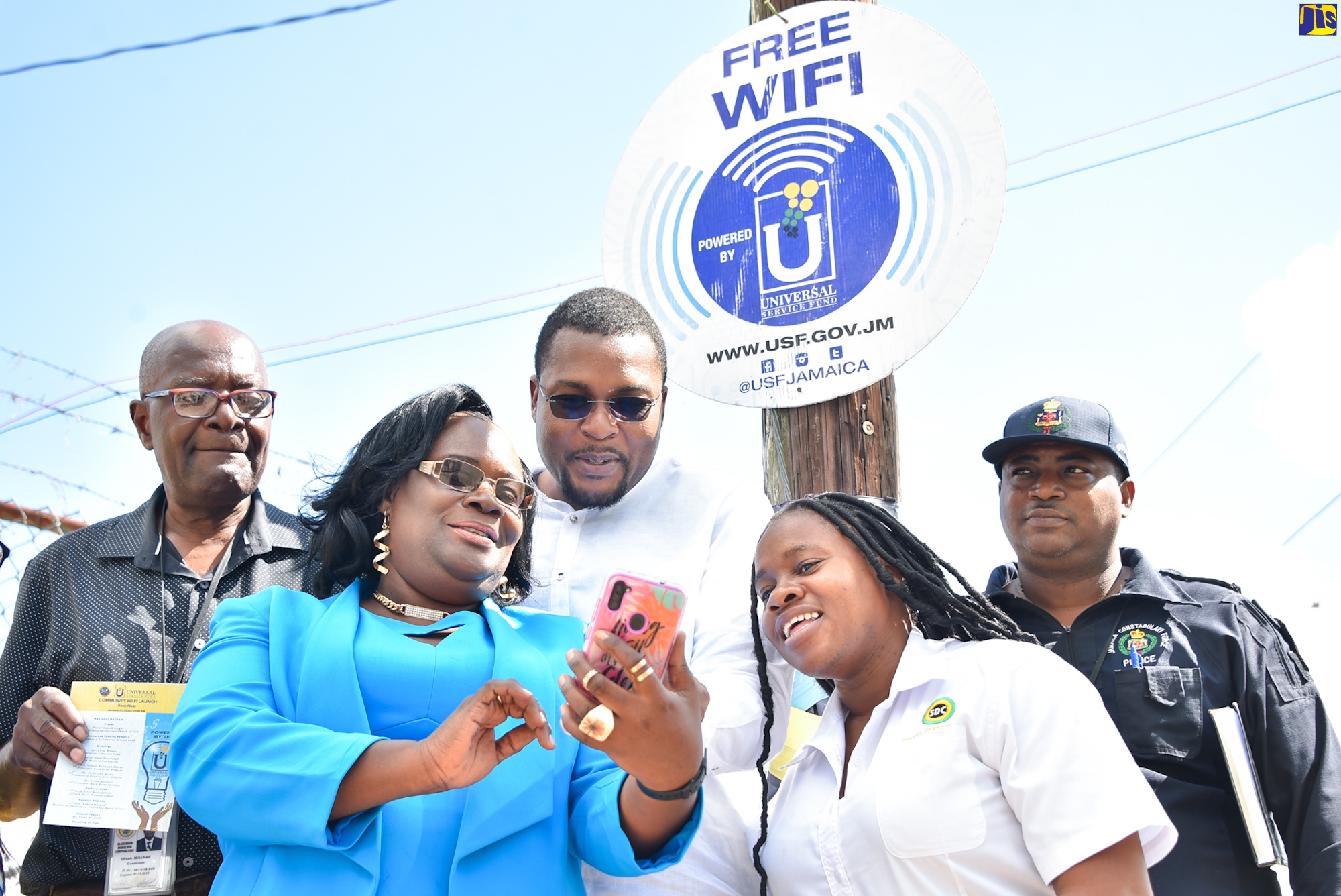 Residents of Rock River and Mocho in Clarendon Now Have Internet Access