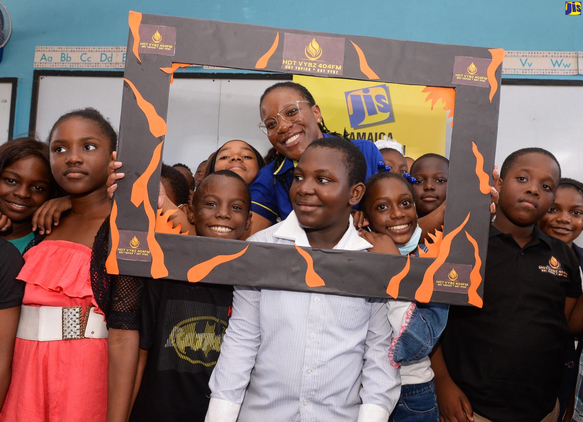 Caption: Acting Special Projects Manager, Jamaica Information Service (JIS), Charnele Henry (centre) shares in a selfie-frame photo with Grade 4 students of the Belmont Park Primary School in Portmore, St. Catherine on Tuesday (February 21). Occasion was the school’s Career Day under the theme: ‘Conquer your Future through Career Development’. The Grade 4 students focused on ‘Media, Communication and Entertainment’ and were engaged by the JIS in discussions about careers in media.