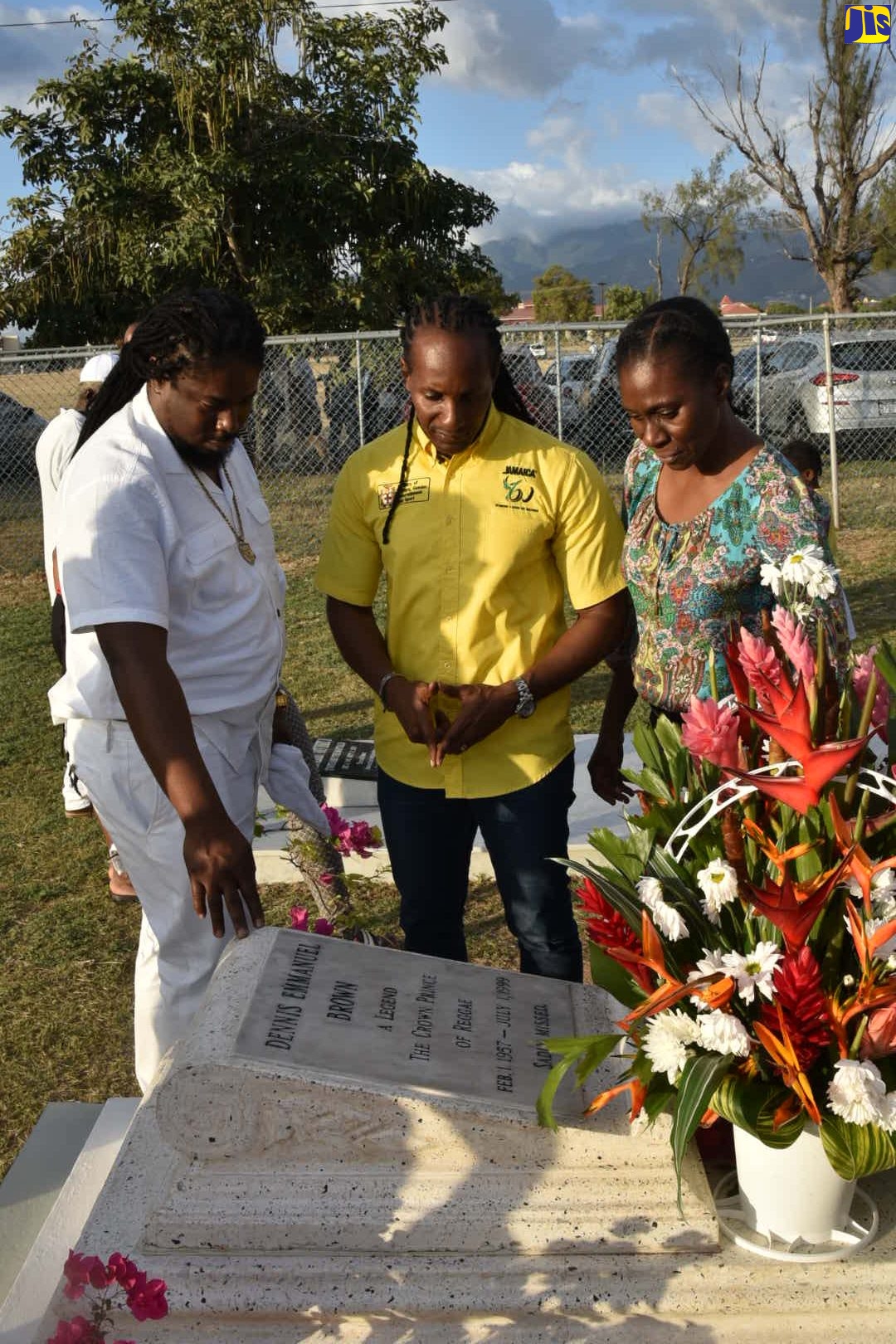 PHOTOS: Floral Tribute to Dennis Brown