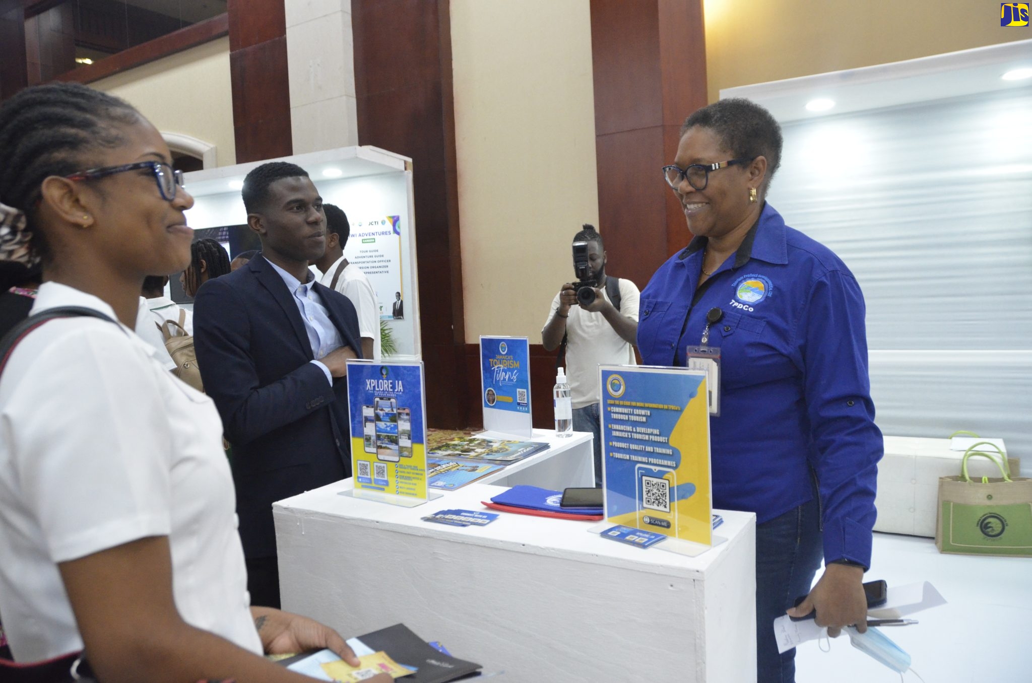 Hundreds of Students Take Part in JCTI Career Expo