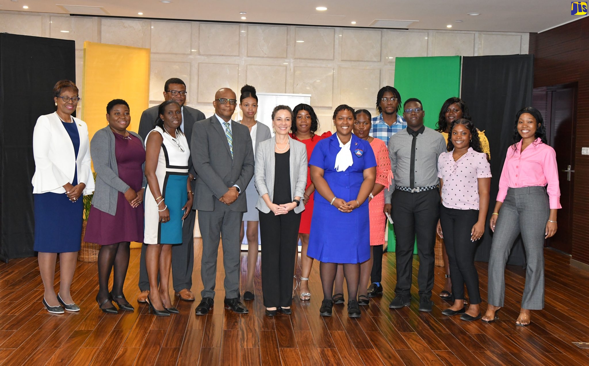 16 Students Receive Scholarships Valued at US$40,000