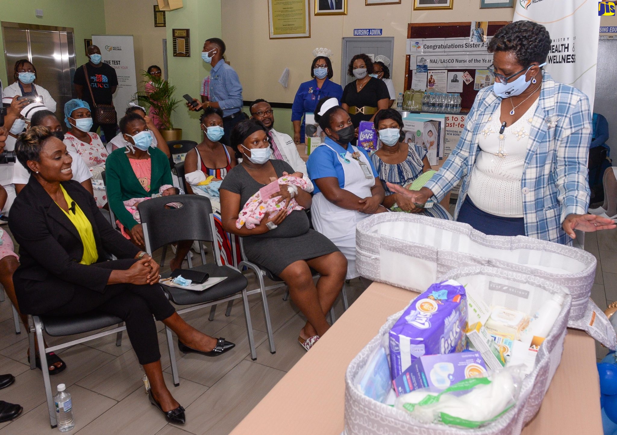 PHOTOS: Mothers Receive Maternal Care Supplies
