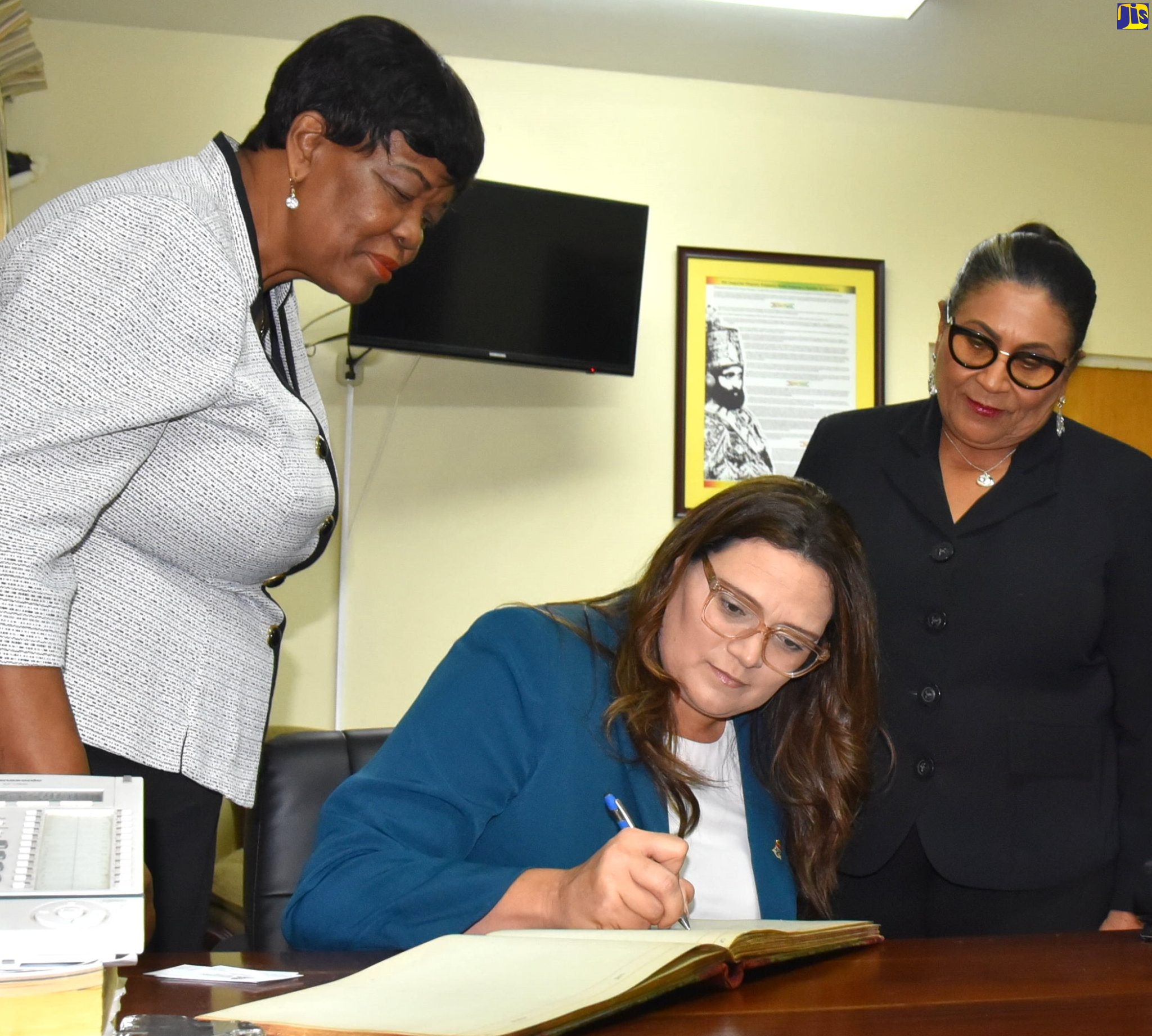 PHOTOS: Cayman Islands’ House of Parliament Speaker meets with female MPs