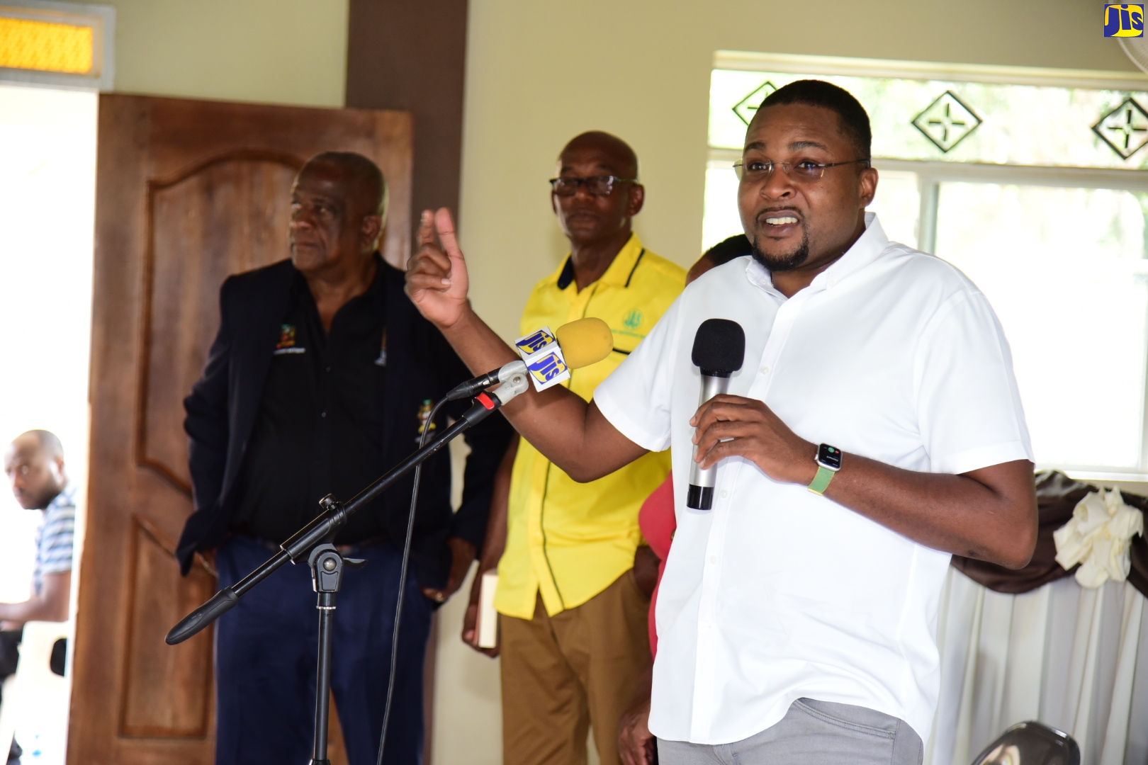 Minister without Portfolio in the Office of the Prime Minister with responsibility for Information and Member of Parliament, Clarendon North Central, Hon. Robert Morgan (right), addressing the launch of a farmers’ watch at New Ground in Chapelton, at the New Ground Church of God of Prophecy in the community, on April 20. Listening (from left) are Minister of State in the Ministry of Agriculture and Fisheries, Hon. Franklin Witter and Parish Manager, Jamaica Agricultural Society (JAS) Clarendon, Charles Killingbeck. The farmers’ watch is part of efforts to curtail praedial larcency.