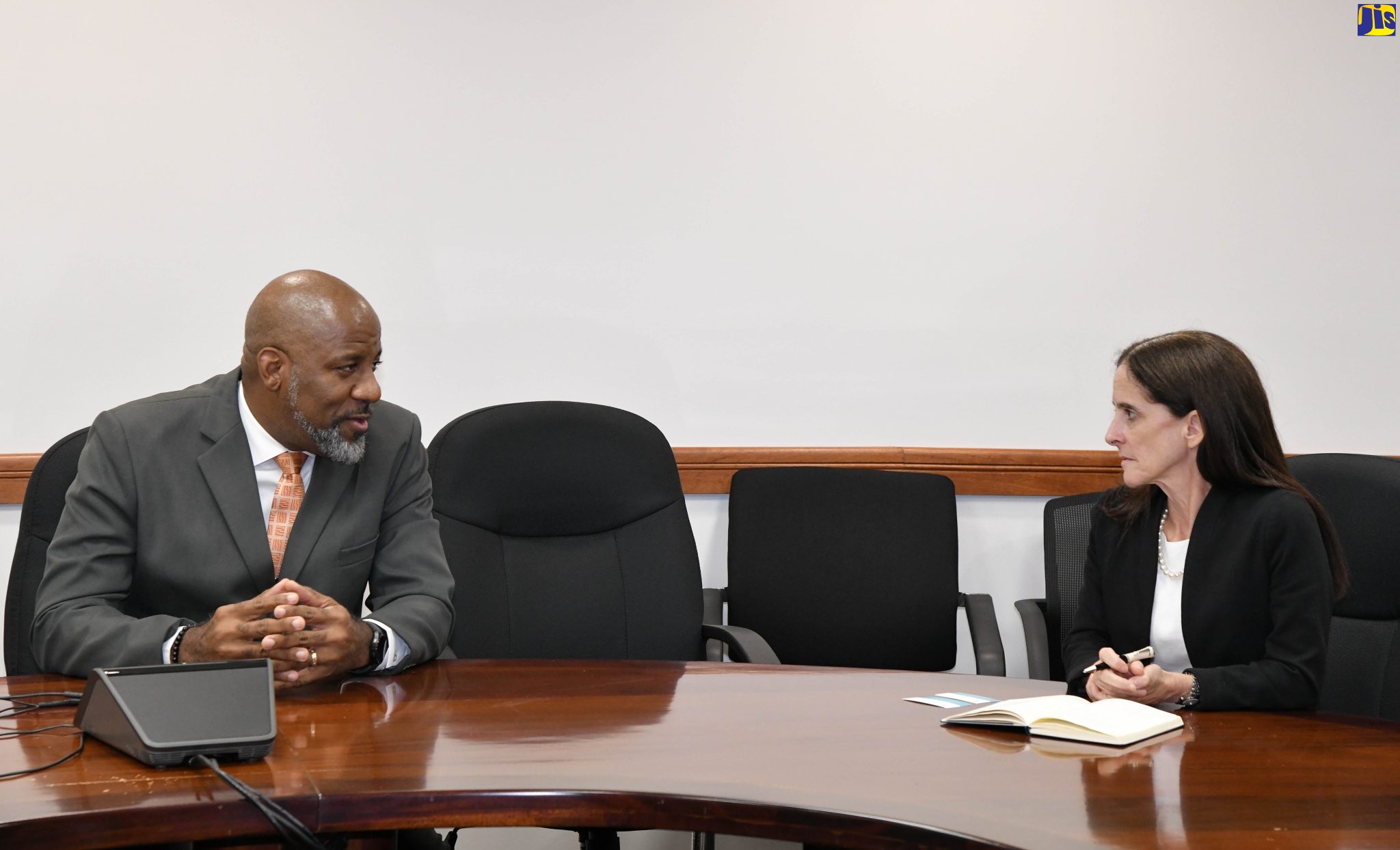 Director General, Planning Institute of Jamaica (PIOJ), Dr. Wayne Henry, converses with United Nations Development Programme (UNDP) Deputy Regional Director for Latin America and the Caribbean, Linda McGuire, during her courtesy call at the PIOJ’s office in Kingston on Wednesday (April 19).
