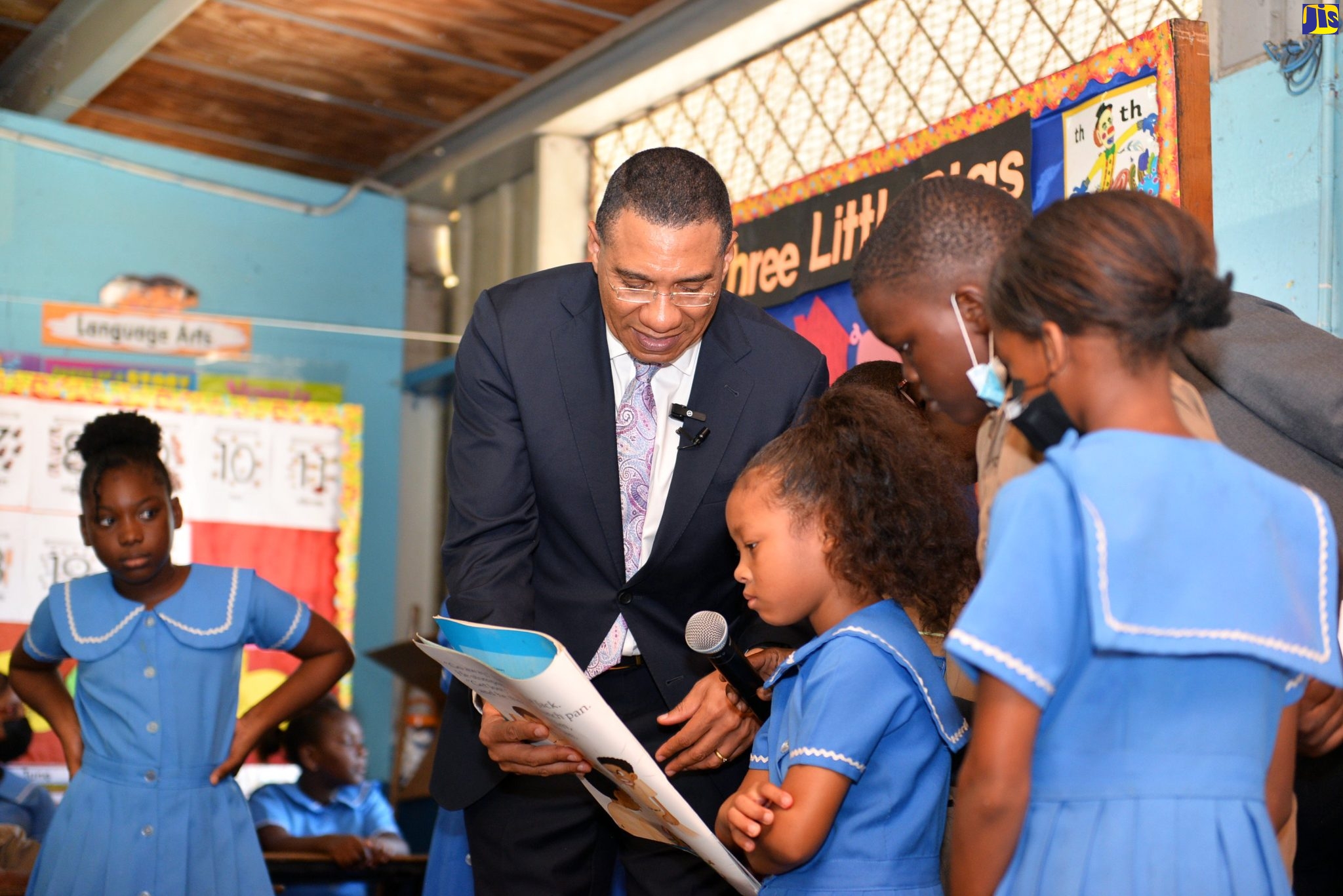 Prime Minister, the Most Hon. Andrew Holness, and students of Clan Carthy Primary School in Kingston, read from the book ‘Billy the Bully’, by Kellie Magnus, during his visit to the institution on Tuesday (May 9). The visit formed part of activities marking Read Across Jamaica Day.