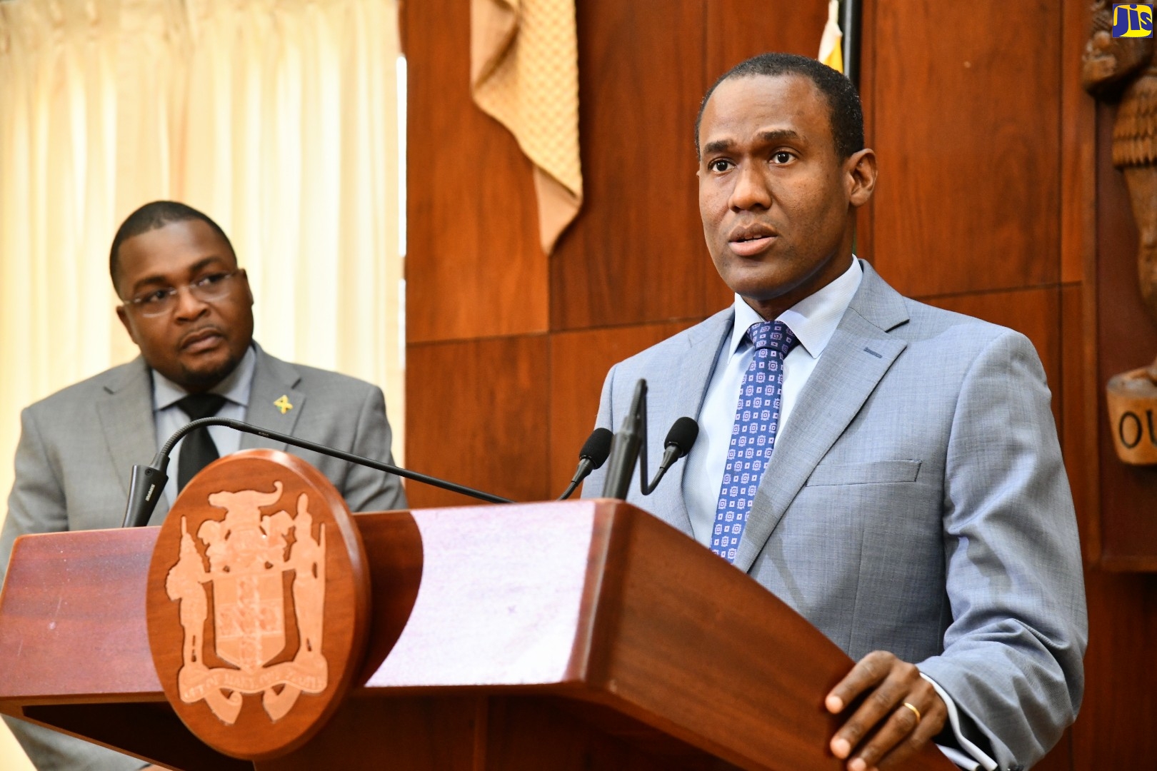 Finance Minister Reiterates Gov’t’s Commitment to Addressing Public-Sector-Compensation Anomalies