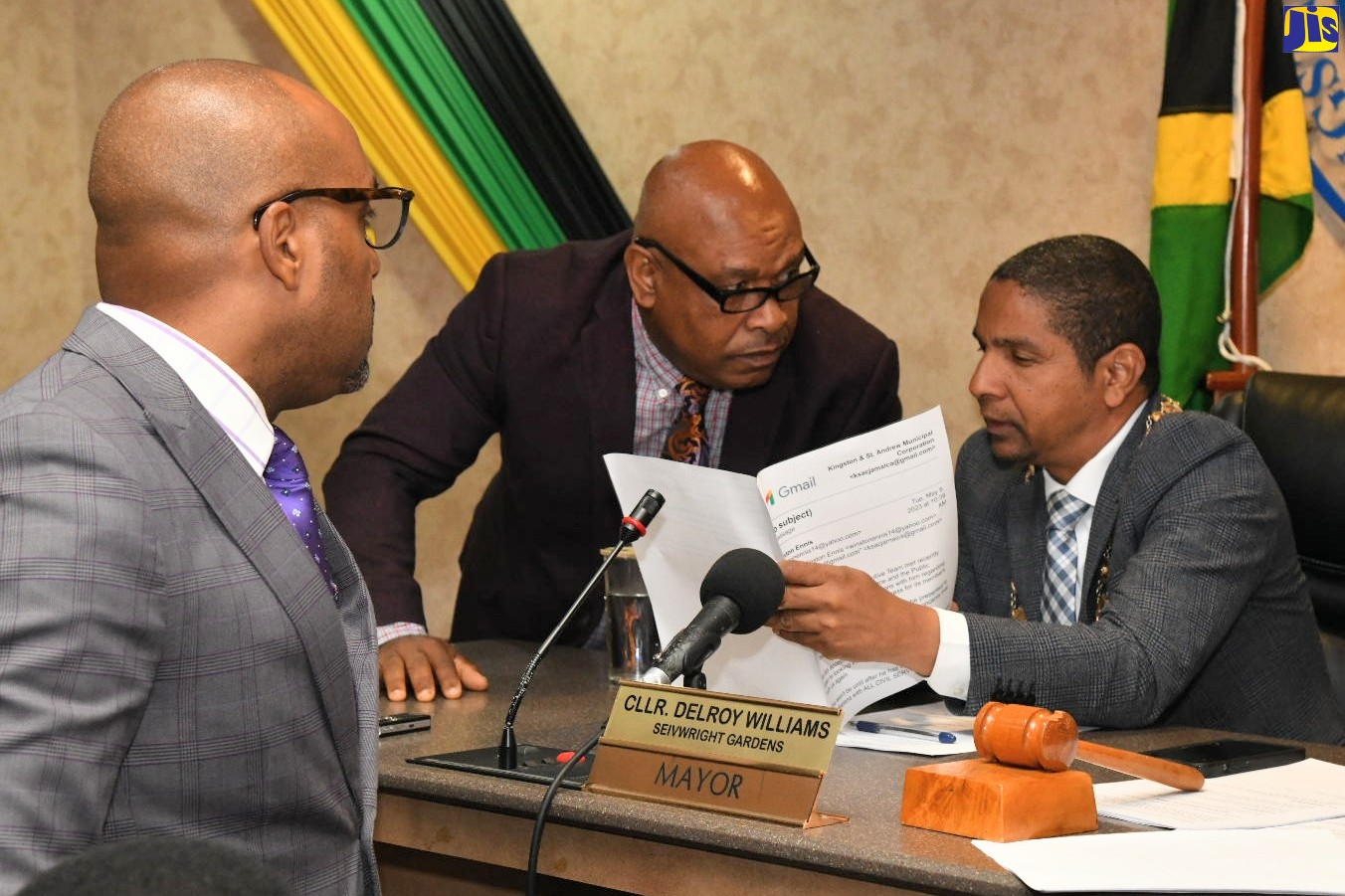 Mayor of Kingston, Senator Councillor Delroy Williams (right), consults with Deputy Mayor, Councillor Winston Ennis (centre) and Chief Executive Officer, Kingston and St. Andrew Municipal Corporation (KSAMC), Robert Hill, during the KSAMC’s monthly meeting on Tuesday (May 9). The meeting was held at the KSAMC in downtown Kingston.