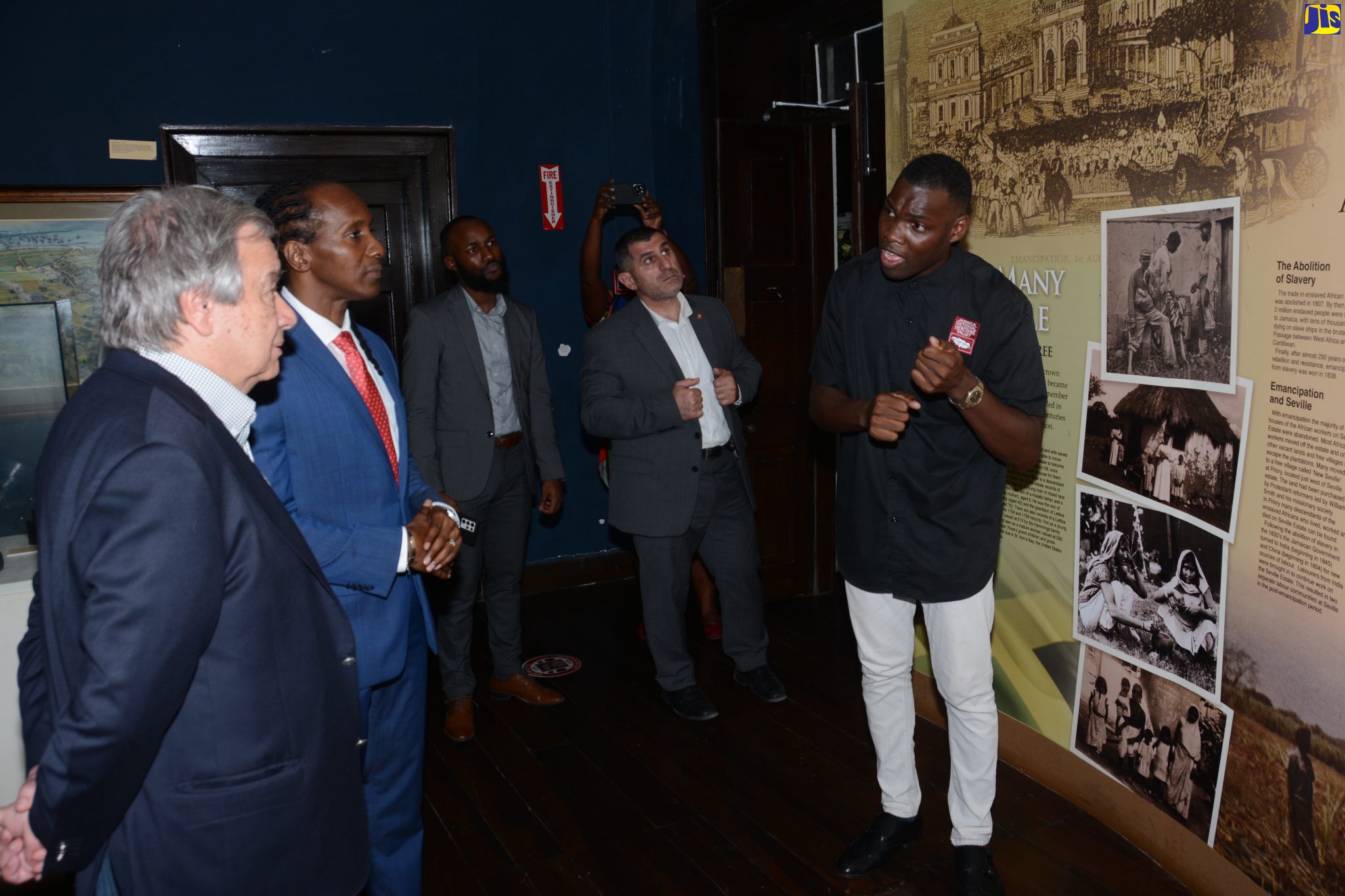 PHOTOS: UN Secretary-General Tours Seville Heritage Park