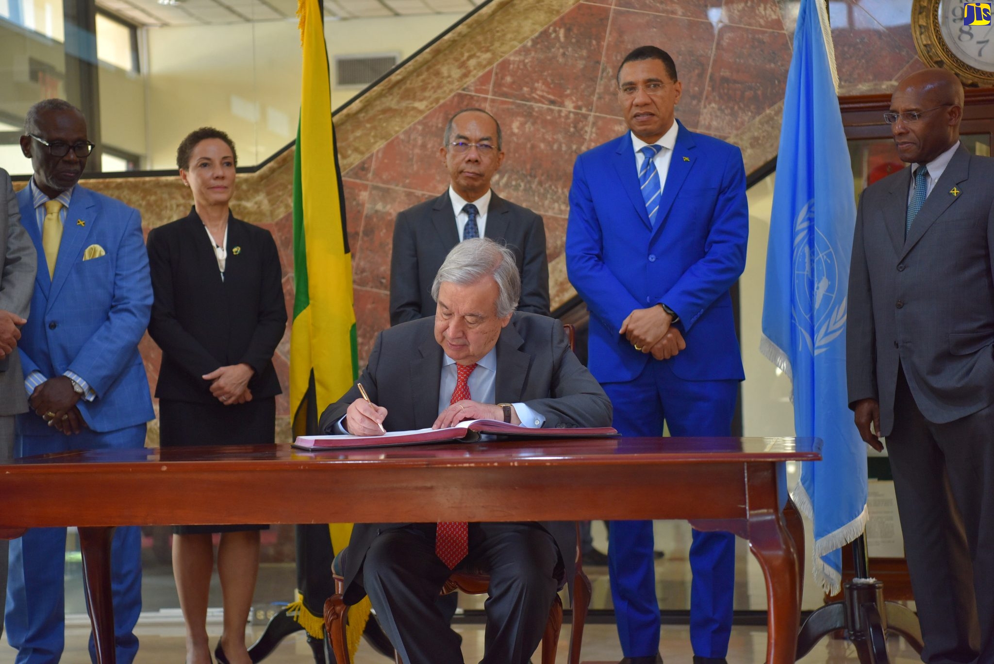 PHOTOS: UN Secretary-General Signs Guest Book at OPM