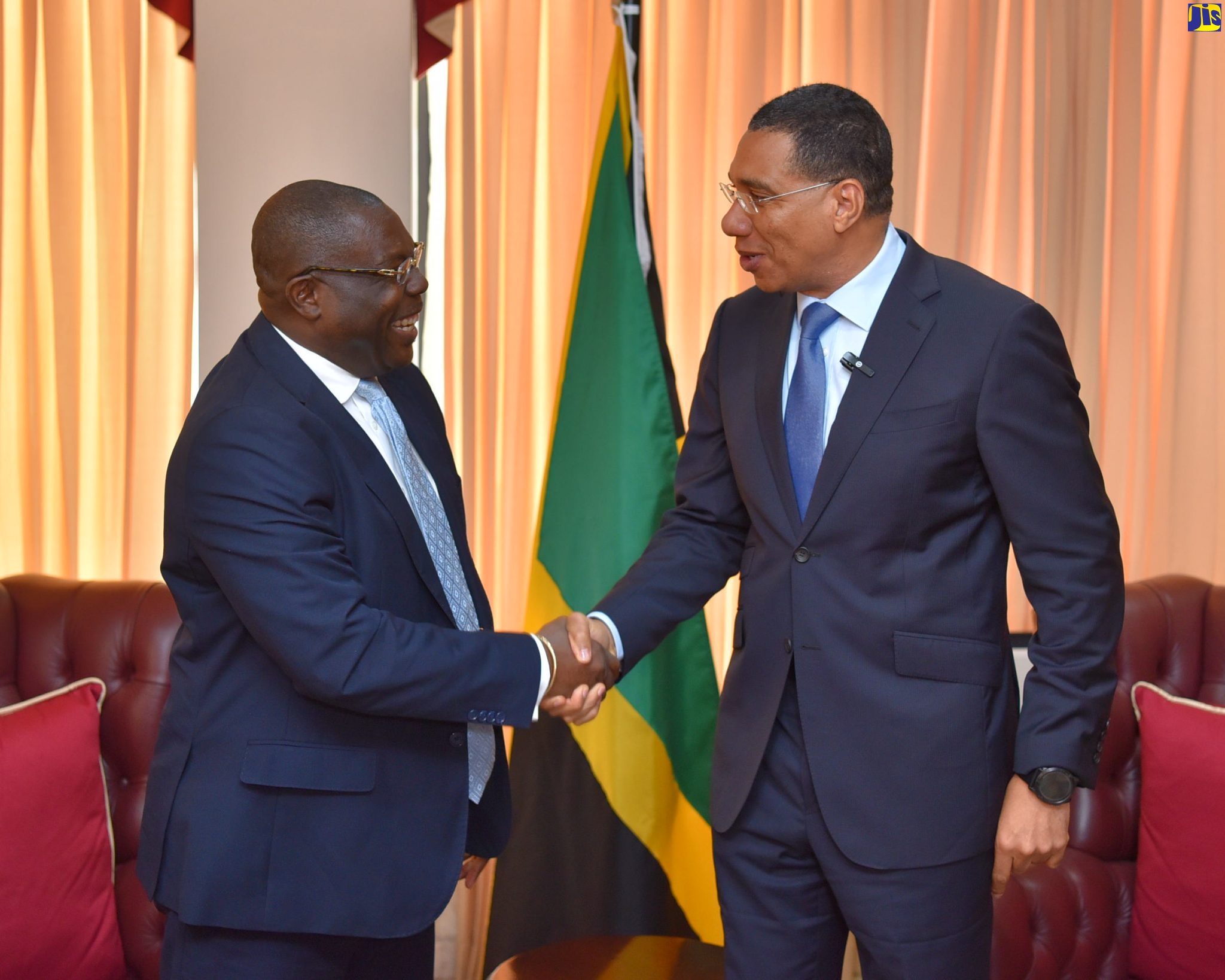 CDB Vice-President Calls on PM