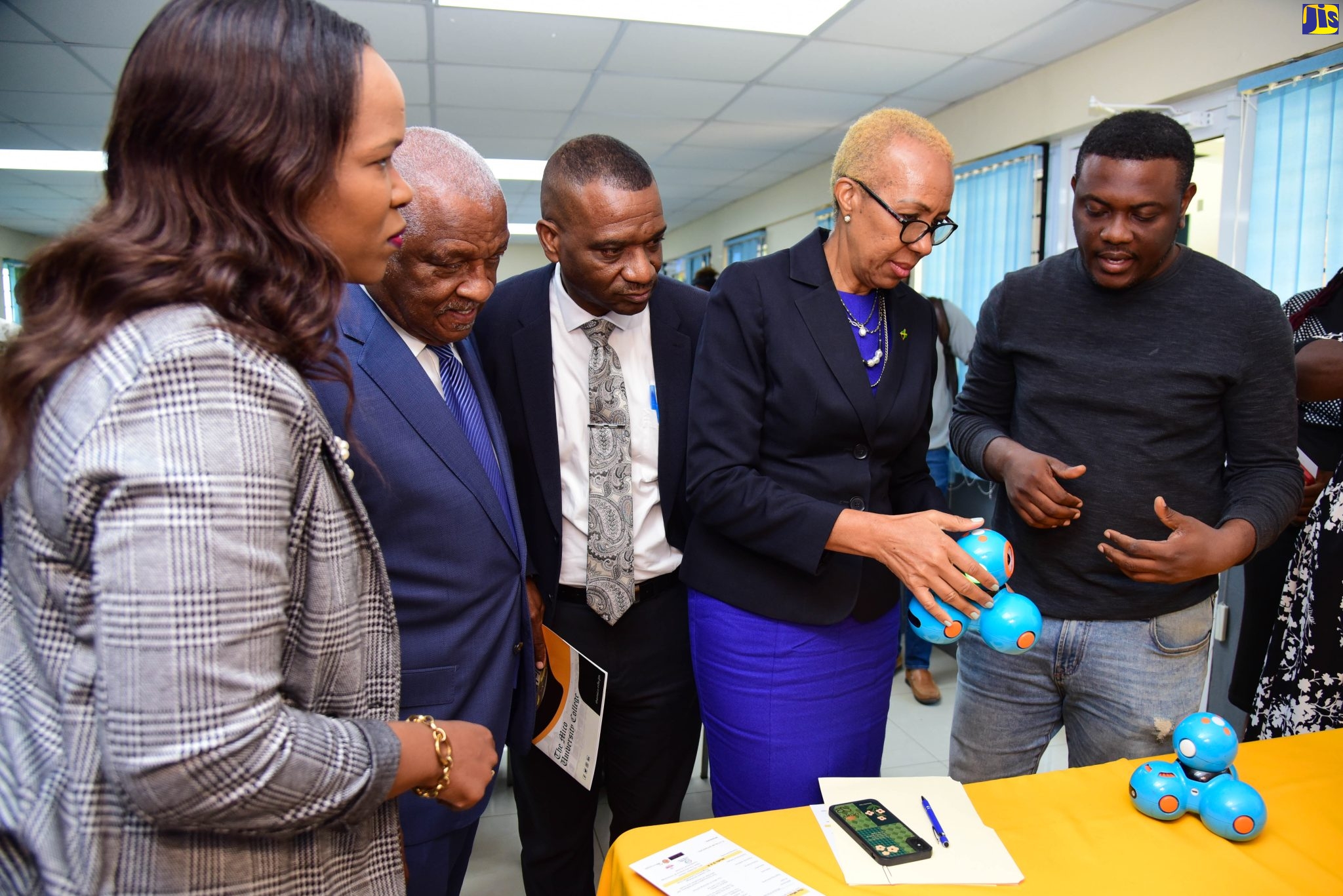 Minister of Education and Youth, Hon. Favyal Williams (second right), examines a robot called ‘Wonder Dash’, while Lecturer and Director of the Robotics Society at The Mico University College, Wayne Thompson (right), explains how it is used to aid critical thinking. Others (from left) are Chief Education Officer (Acting) in the Ministry, Dr. Kasan Troupe; Chairman, STEM for Growth Foundation, Dr. Glen Christian and The Mico President, Dr. Asburn Pinnock. They attended Tuesday’s (June 13) launch of The Mico’s International Science, Technology, Engineering and Mathematics (STEM) conference, at the College campus in Kingston. 