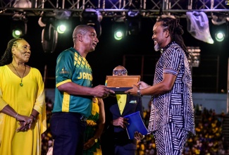 Mayor of Kingston, Senator Councillor Delroy Williams (second left), presents the Keys to the City of Kingston to soca superstar Machel Montano (right), during the Independence Grand Gala on Sunday, August 6 at the National Stadium in St. Andrew. Observing (from left) are Councillor Audrey Smith Facey and Chief Executive Officer, Kingston and St. Andrew Municipal Corporation, Robert Hill.