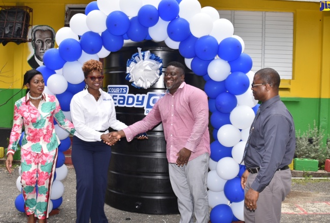 Duckenfield Primary Gets 1,000-Gallon Water Tank