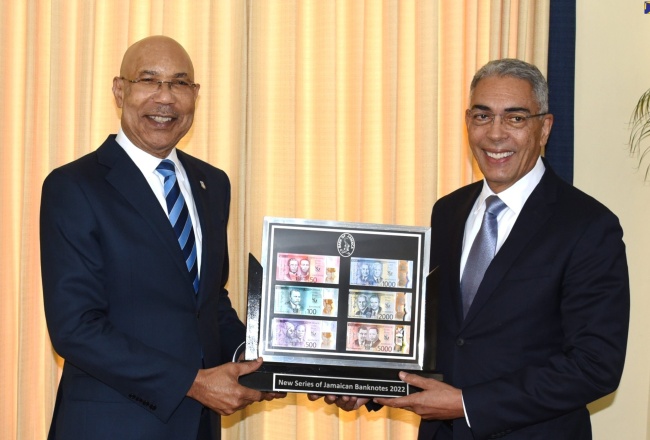 PHOTOS: G-G Receives New Series of Banknotes