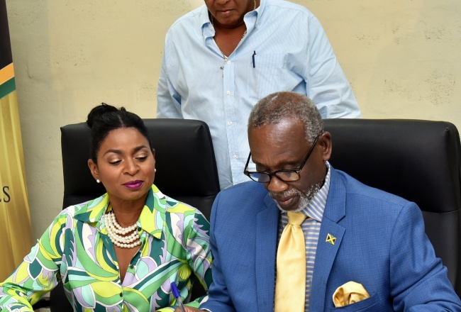 $12.8-Million Contract Signed to Upgrade Hill Sixty Road In St. Thomas