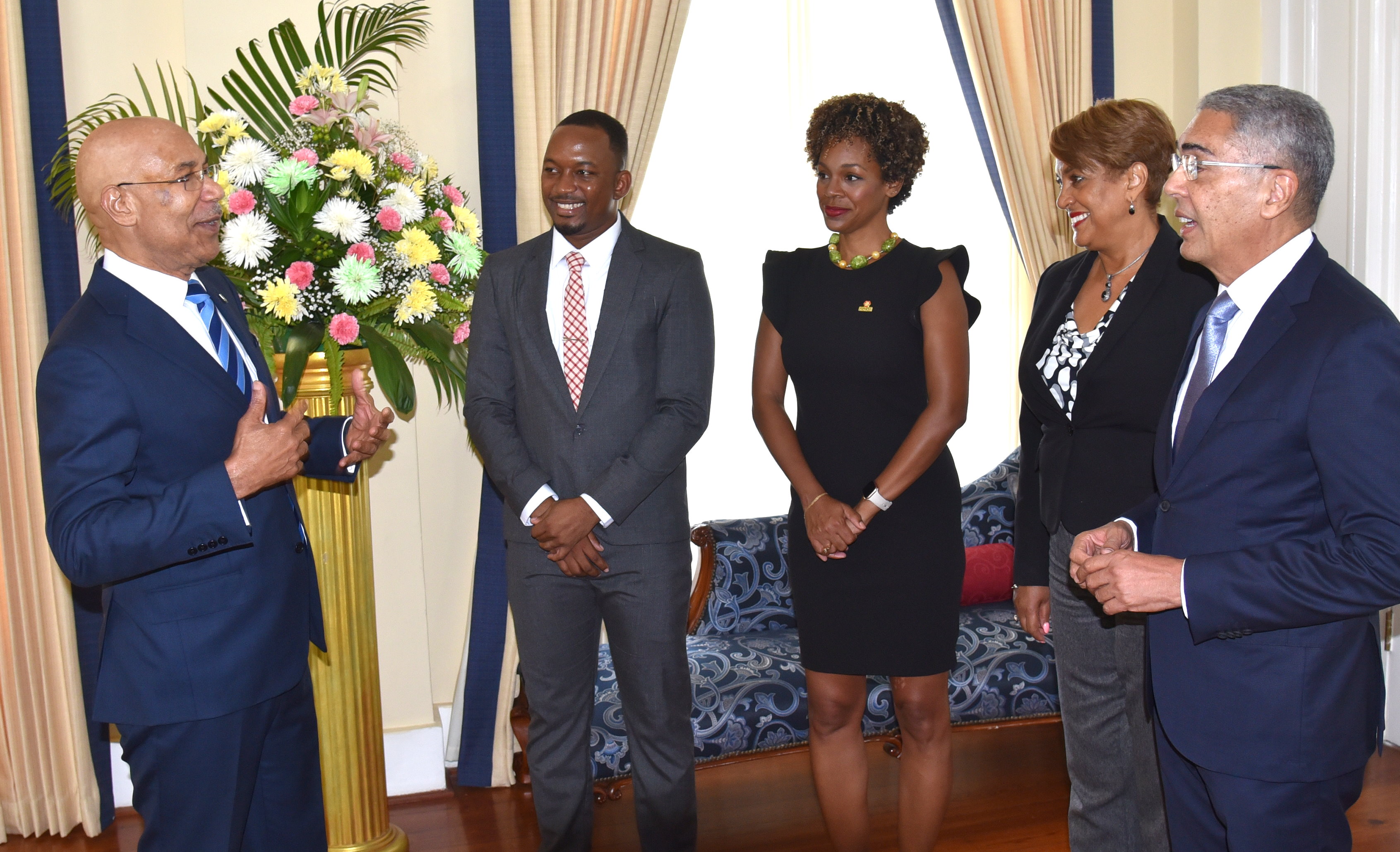 PHOTOS: G-G Receives New Series of Banknotes – Jamaica Information Service