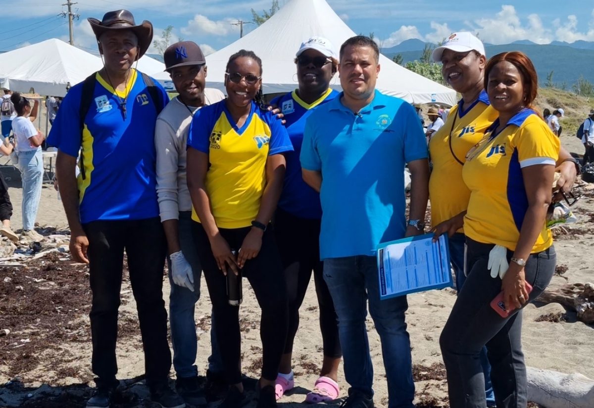 Minister without Portfolio in the Ministry of Economic Growth and Job Creation, Senator the Hon. Matthew Samuda (third right), with members of the Jamaica Information Service (JIS) team who participated in International Coastal Clean-up Day activities at the Shipwreck Beach in Kingston on Saturday, September 16.