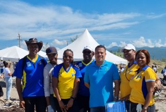 Minister without Portfolio in the Ministry of Economic Growth and Job Creation, Senator the Hon. Matthew Samuda (third right), with members of the Jamaica Information Service (JIS) team who participated in International Coastal Clean-up Day activities at the Shipwreck Beach in Kingston on Saturday, September 16.


