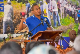 Minister of Agriculture, Fisheries and Mining, Hon. Floyd Green, addresses the official commencement of the 2023-2024 National Irish Potato and Onion Production and Productivity Incentive Programme, in Chudleigh, Manchester, on September 20.

 