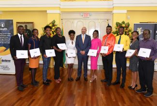 Governor-General, His Excellency the Most Hon. Sir Patrick Allen (centre), is flanked by 2023 recipients of the Summer of Service (SOS) scholarships during Thursday’s (August 31) presentation ceremony at King’s House. The 10 students have been awarded scholarships to pursue undergraduate studies at local universities.