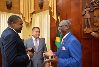 Minister of Local Government and Community Development, Hon. Desmond McKenzie (right), conversing with Minister without Portfolio in the Ministry of Economic Growth and Job Creation, Senator the Hon. Matthew Samuda (centre) and Minister without Portfolio in the Office of the Prime Minister with responsibility for Information, Hon. Robert Morgan, at today’s (September 13) post-Cabinet press briefing at Jamaica House in St. Andrew.