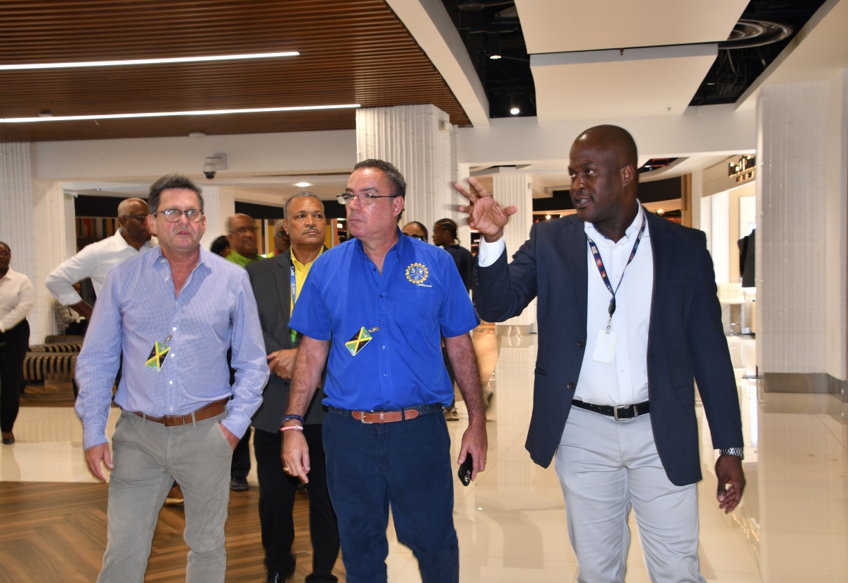 Airports Getting Ready for Busy Christmas Season