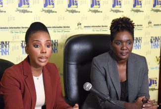  Senior Director of the Public Sector Modernisation Division (PSMD), Office of the Cabinet, Danielle Jones Cox (left) makes a point at a Jamaica Information Service ‘Think Tank’ held on September 27, at the agency’s head office in Kingston. Also present Principal Director of the PSMD, Office of the Cabinet,  Karlene McKenzie Spencer.

