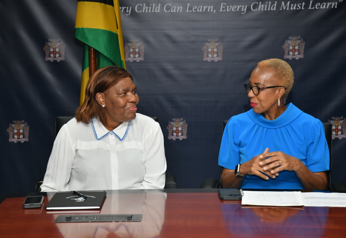 PHOTOS: Minister Williams Meets with South African Deputy Minister of Sports