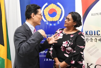 Chargé d’Affaires, Embassy of the Republic of Korea, His Excellency Kim Jinwook, speaks with Assistant Regional Technical Director, Southeast Regional Health Authority (SERHA), Major (Ret’d) Dr. Susan Wright. Occasion was the handover of medical equipment, donated by the Republic of Korea, to the Kingston Public Hospital on Tuesday (November 14). The presentation took place at the hospital’s North Street location in Kingston.