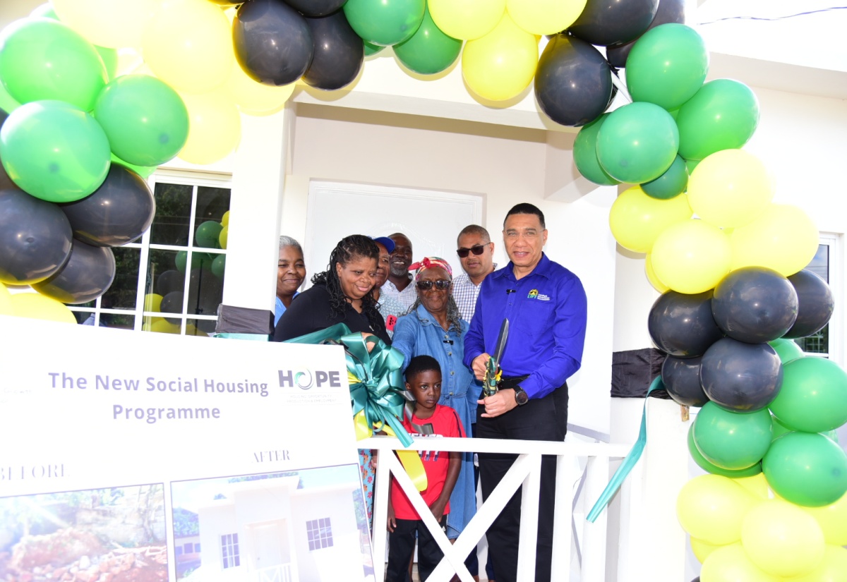 PHOTOS: PM Hands Over House in Manchester