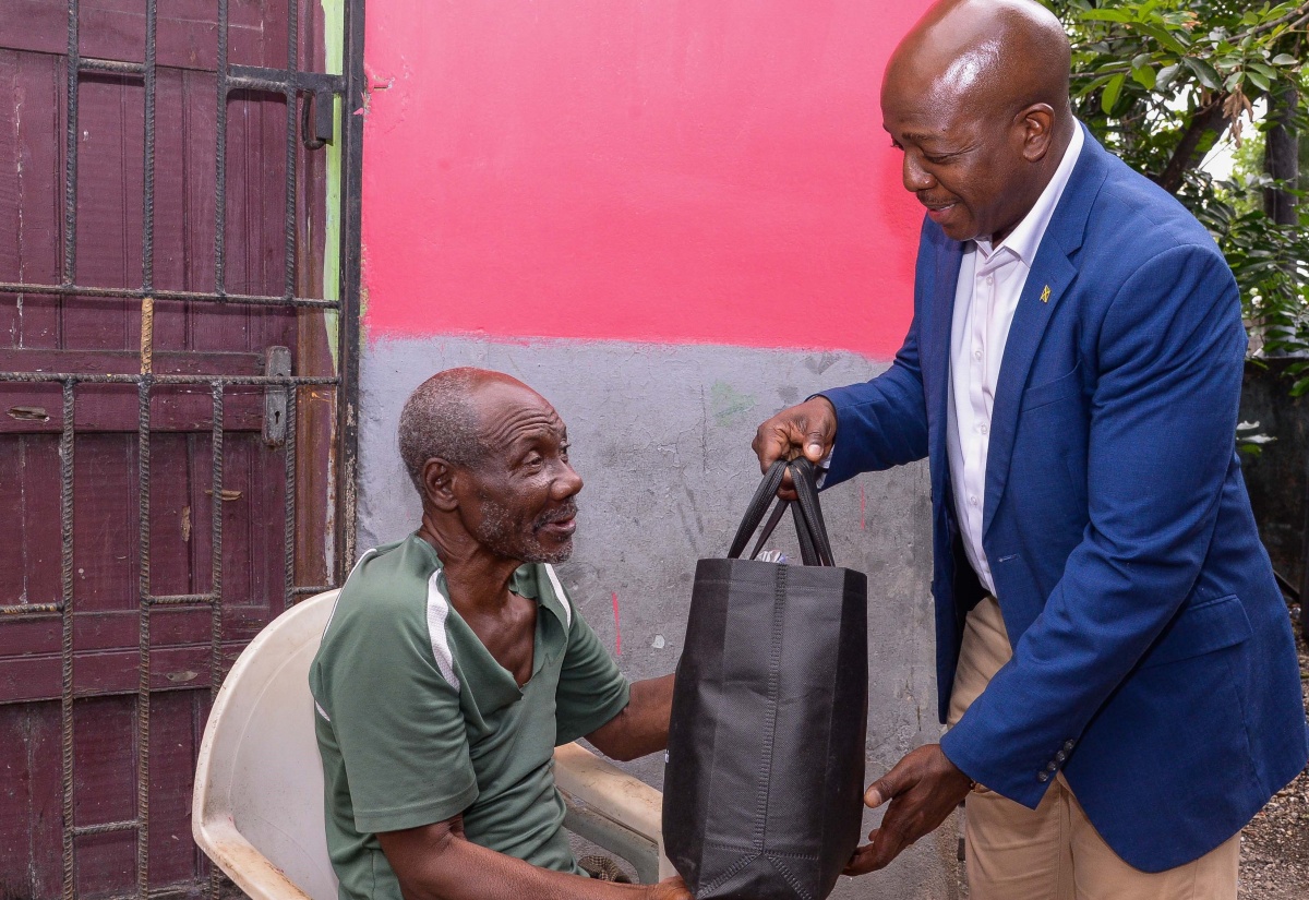 PHOTOS: Minister Charles Jr. Visits Senior Citizens