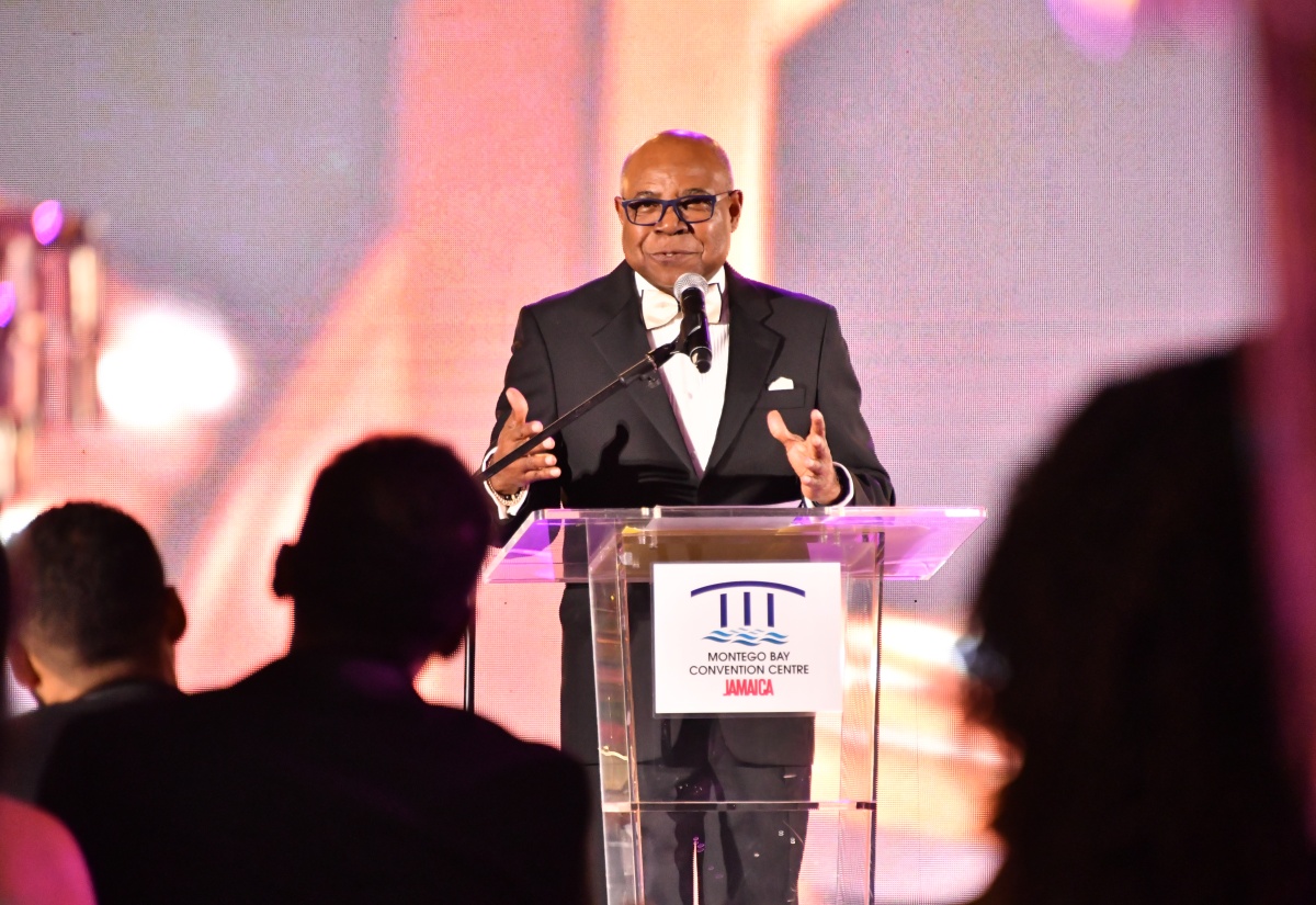 Tourism Minister Lauds Staff of  JTB