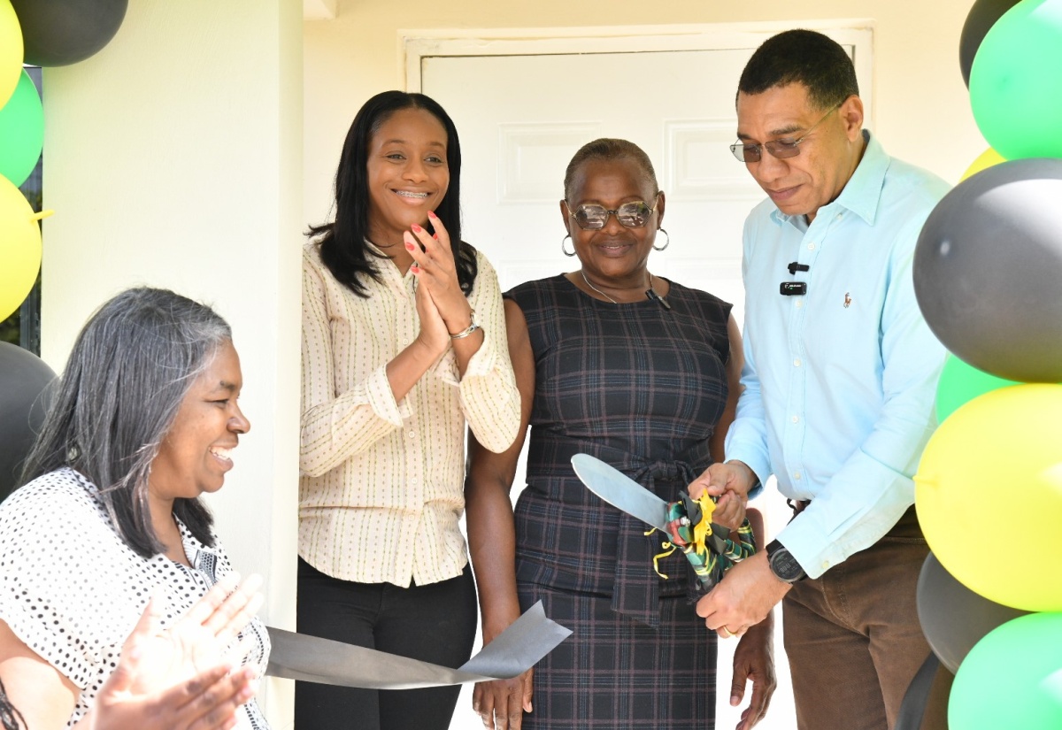 PHOTOS: PM Hands Over House in Manchester