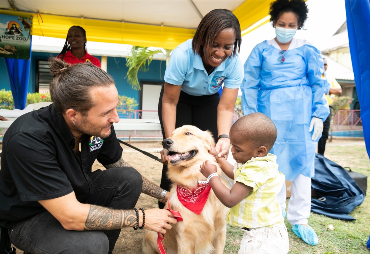 Animal Assisted Recovery Care Project Brings Cheer to Ailing Children