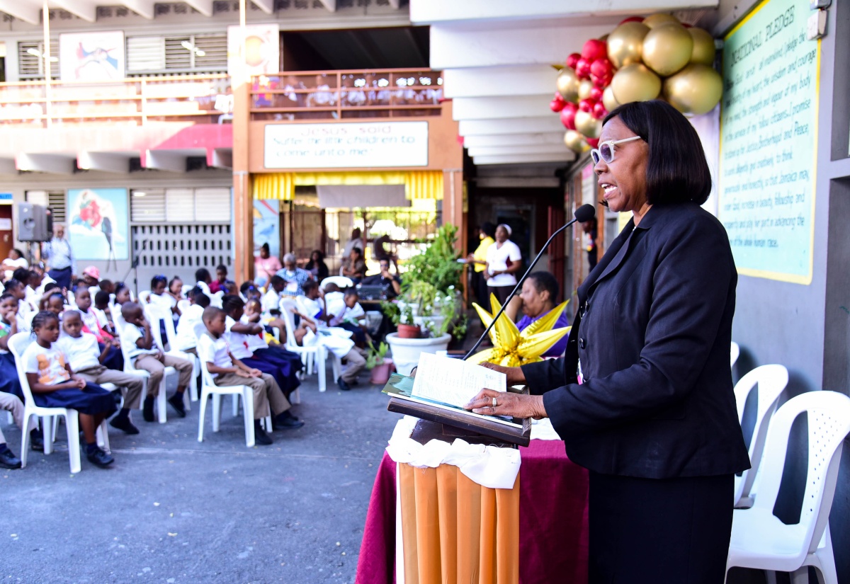 Half-Way Tree Primary Honours Students for Perfect Attendance