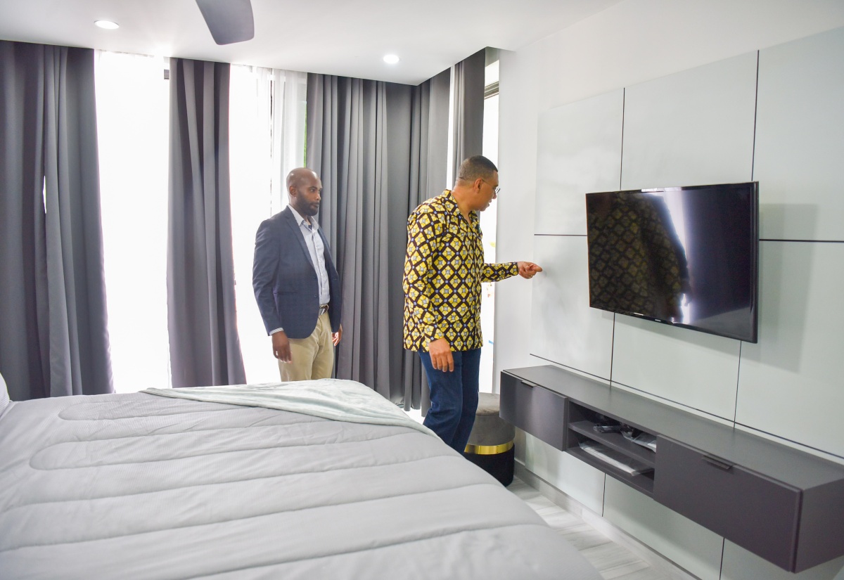Prime Minister Hails Sun Coast Beach Club as Fantastic Development