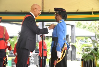 Governor-General, His Excellency the Most Hon. Sir Patrick Allen, presents Major Sheelyn Manya of the Jamaica Combined Cadet Force (JCCF) with the Badge of Honour for Meritorious Service, at last year’s Ceremony of Investiture and Presentation of National Honours and Awards, at King’s House.