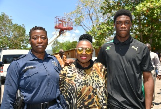 Minister of Culture, Gender, Entertainment and Sport, Hon. Olivia Grange (centre), is flanked by athlete, Shaquane Gordon (right) and his mother, Dukelyn Barrett, during a CARIFTA team send-off at the Jamaica Amateur Athletics Association (JAAA) in Kingston on Thursday (March 28).

 