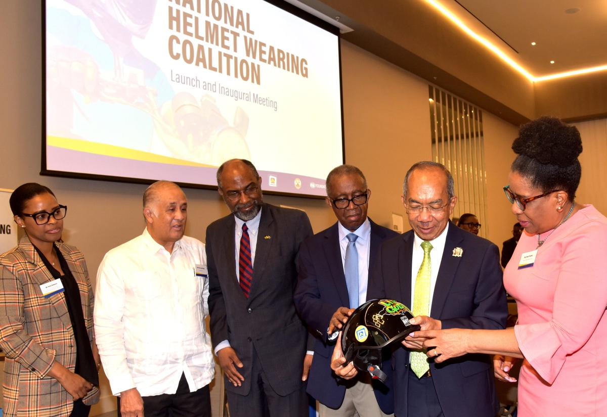 Minister Chang Implores Motorcyclists to Wear Helmets