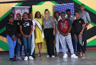 Miss Kingston and St. Andrew Festival Queen 2023, Jhanielle Powell (sixth left), and Marketing Director, Bob Marley Group of Companies, Julia Vaz (sixth right) with ‘Flip The Script’ film project student participants.

