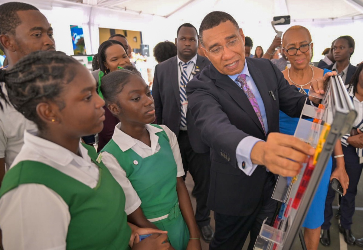 Gov’t to Establish STEM Innovation Teaching Centre at Heroes Circle