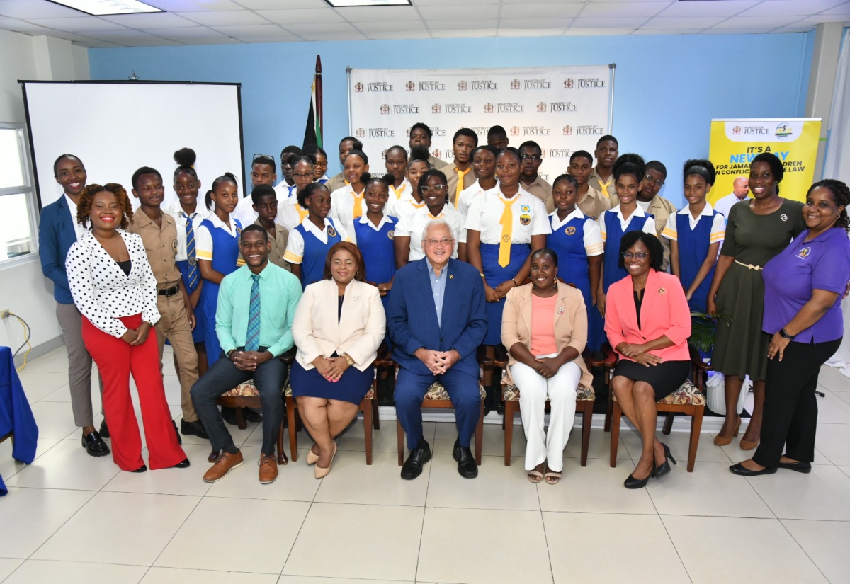 Students Take Part in Discussion on Alternative Justice Services at Ministry