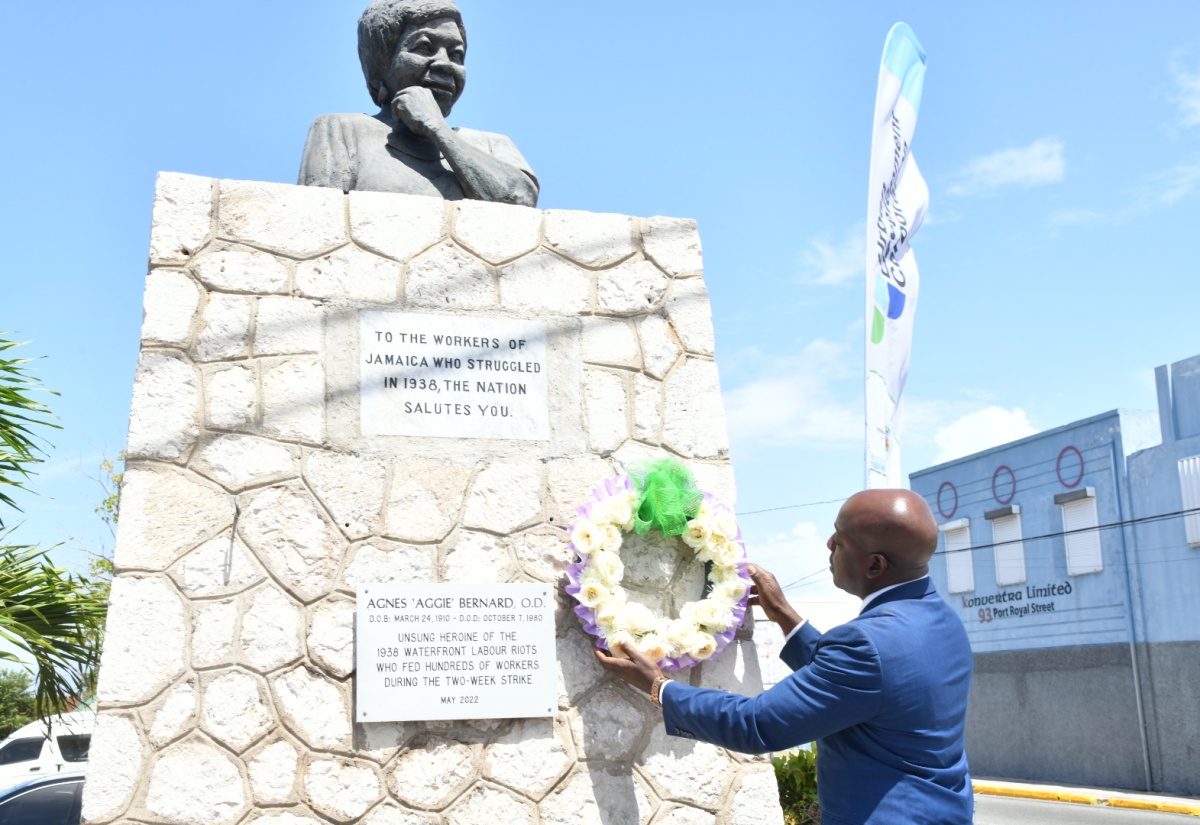 PHOTOS: Wreath-Laying at Aggie Bernard Monument