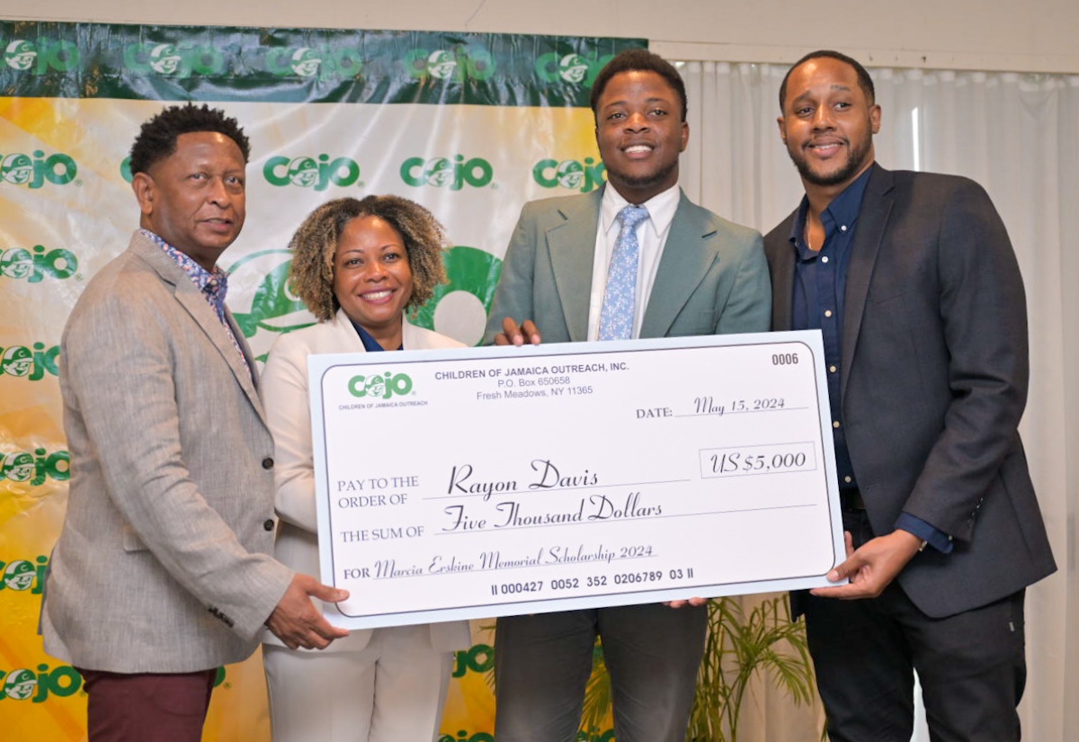 PHOTOS: Minister Morris Dixon Attends Annual COJO Scholarship Awards Ceremony