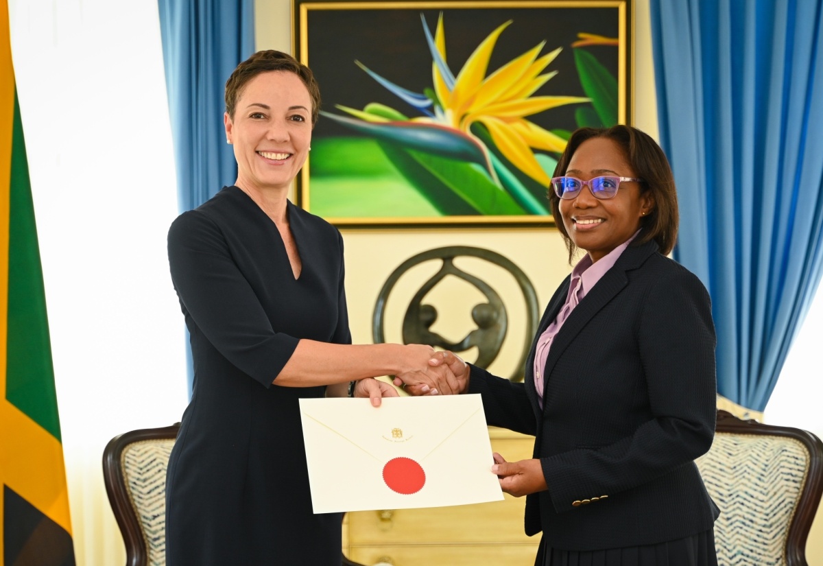 PHOTOS: Minister Johnson Smith Meets with Ambassador-Designate Julia Hyatt