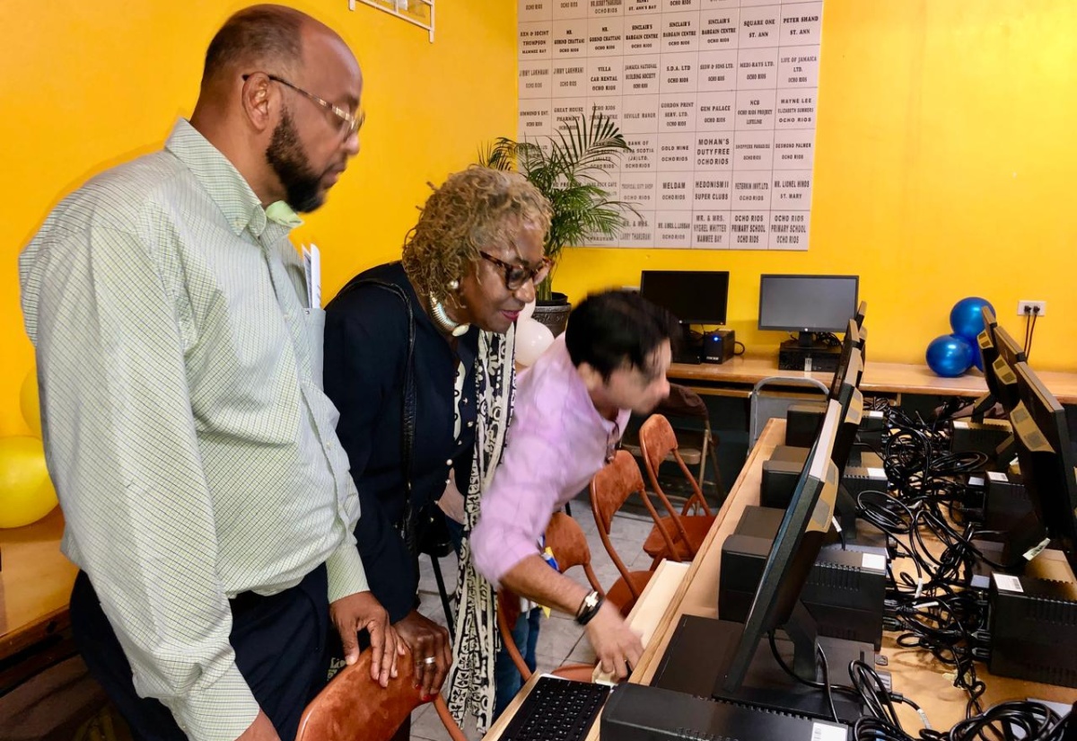 Ocho Rios Primary School Receives 25 Computers from Businessman